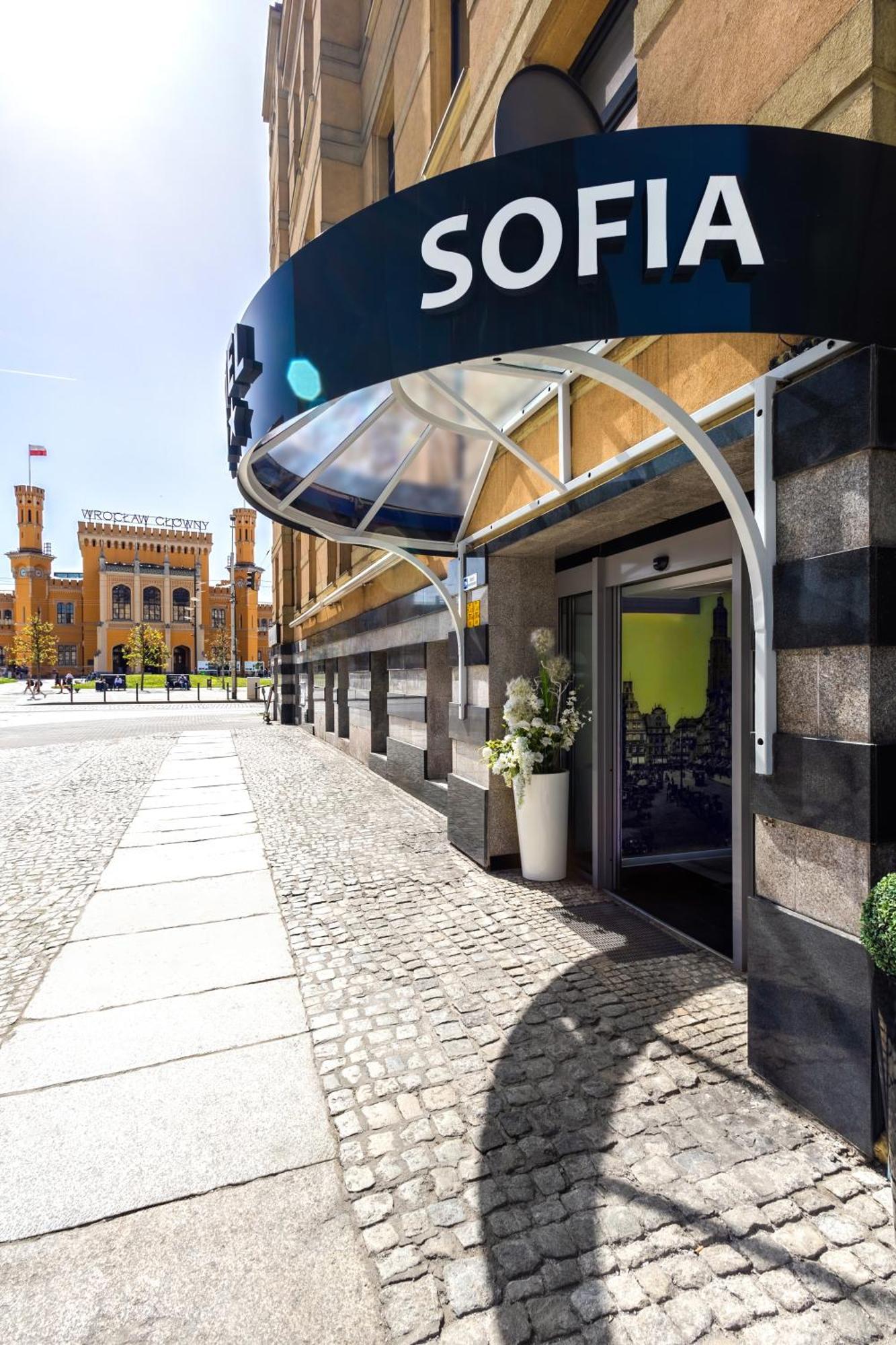 Hotel Sofia By The Railway Station Breslavia Exterior foto